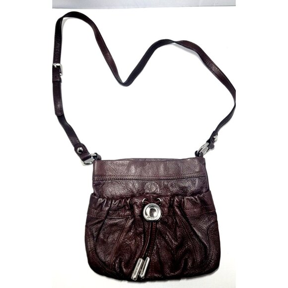 B. Makowsky Medium Leather Pouch Purse Crossbody Shoulder Bag Zipper Pocket Soft - Picture 1 of 9